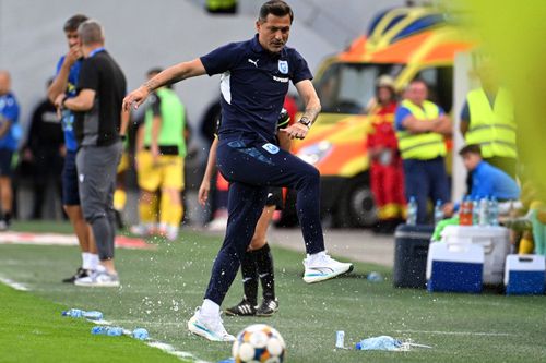 Mirel Rădoi nu-și poate controla trăirile din finalul partidelor. Foto: Imago Images