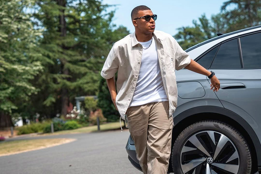 Foto: Instagram „Chestiile astea mă obosesc” » Fața mai puțin cunoscută a lui Kylian Mbappe! Dezvăluirile mamei lui: „Are 26 de ani și abia acum a descoperit cum să scoată bani de pe card”