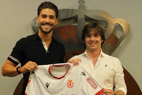 Tomas Ribeiro a semnat cu Cultural Leonesa / Foto: Instagram