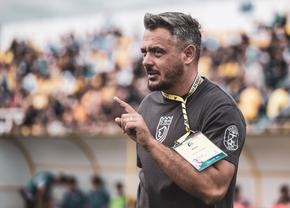 Scene curioase în Liga 2: antrenor secund pe post de „principal”, cu ecuson de „medic” cu nume de femeie