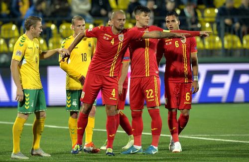 O posibilă explicație pentru căderea „tricolorilor” după Euro 2016: în 38 de partide cu Daum, Contra și Rădoi, România a folosit 23 de jucători pe linia de fund, prezentând aceeași formulă defensivă doar în două serii a câte două jocuri!