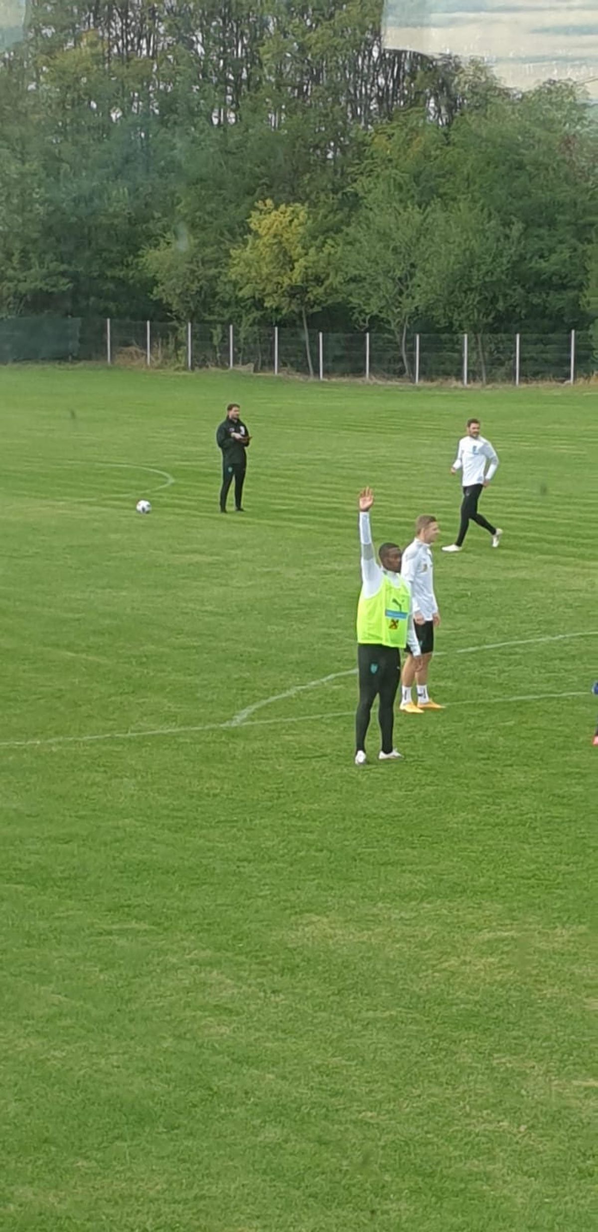 ROMÂNIA - AUSTRIA. EXCLUSIV/FOTO Alaba și starurile lui Foda s-au antrenat la Păulești, pe terenul derby-ului cu Bănești - Urleta :)