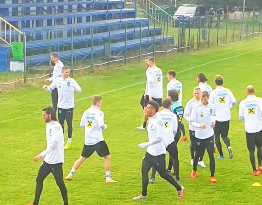 Austria a efectuat astăzi, în ziua meciului cu România, un antrenament pe stadionul din comuna Păulești, Prahova.