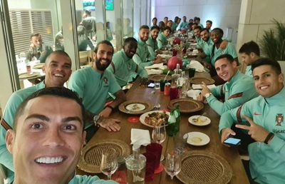 Efect în lanț! Infectat cu noul coronavirus, Cristiano Ronaldo a încălcat toate măsurile de distanțare » Procuratura din Torino a deschis dosar împotriva lui!