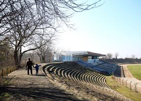 „Municipalul” peticit și rătăcit în timp » Stadionul din Liga 2 ajuns o ruină