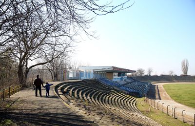 „Uriașul” de peste 20.000 de locuri a ajuns o ruină » Stadionul pe care Dacia Unirea Brăila joacă în Liga 2 mai e bun doar pentru fier vechi