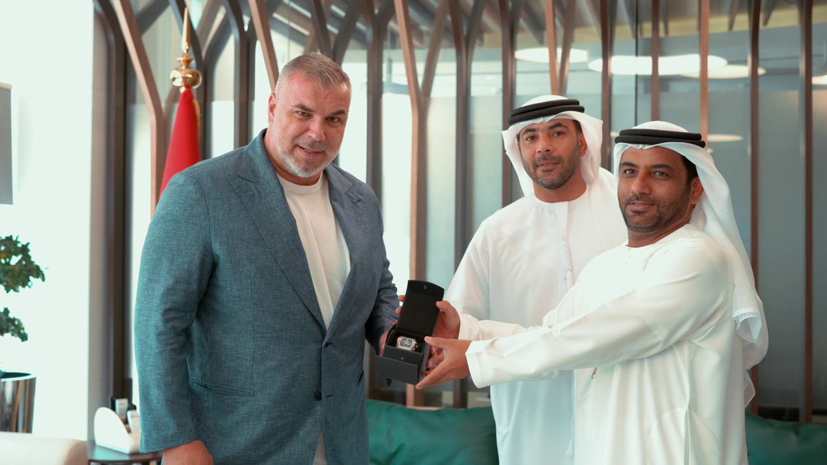 Cosmin Olăroiu și-a recuperat ceasul furat care costă o avere » Poliția l-a găsit pe alt continent + 3 suspecți au fost deja reținuți