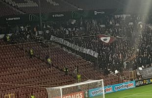 De la ce au plecat scandările rasiste din timpul meciului dintre CFR și Slavia» Mesajul deplasat afișat de fanii feroviarilor