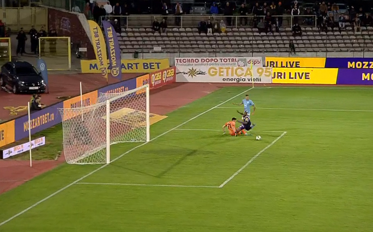 Atacantul dorit de FCSB, meci de coșmar în Liga 1! Și-a bătut joc de un penalty și a fost eliminat