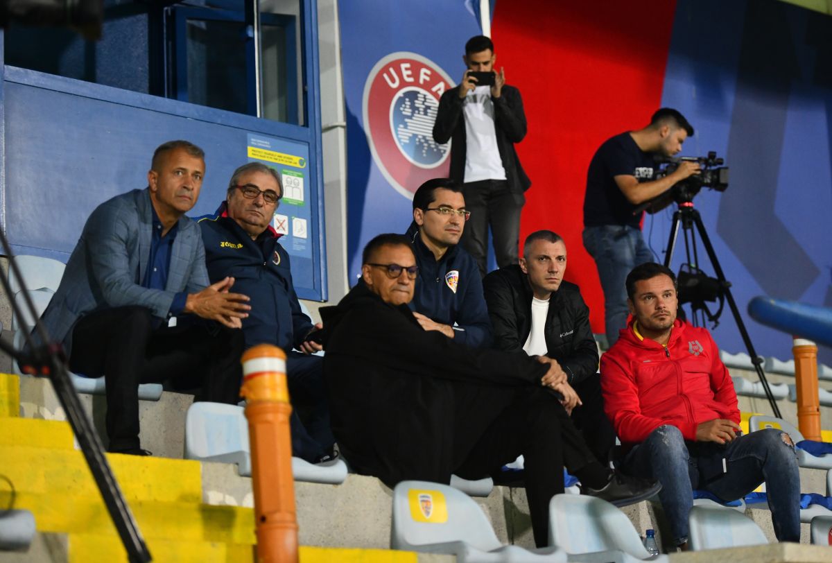 Mihai Stoica, ironie „cu mantă” înainte de România - Andorra: „Oare au camere single?”