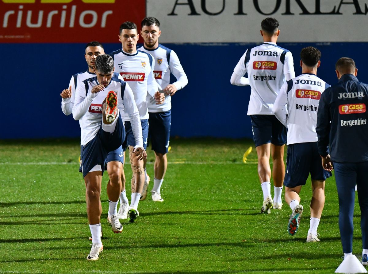 Mihai Stoica, ironie „cu mantă” înainte de România - Andorra: „Oare au camere single?”