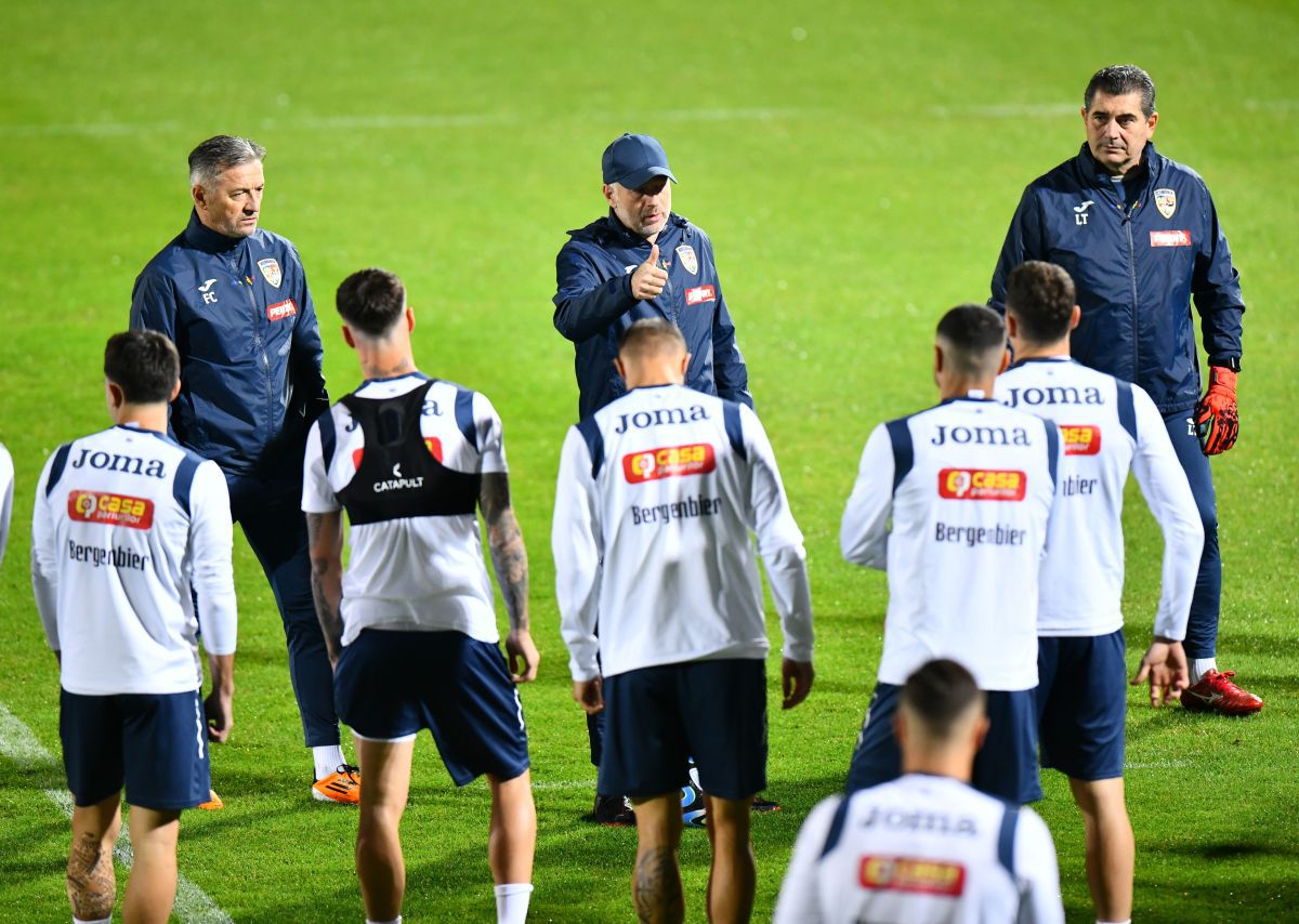 Mihai Stoica, ironie „cu mantă” înainte de România - Andorra: „Oare au camere single?”