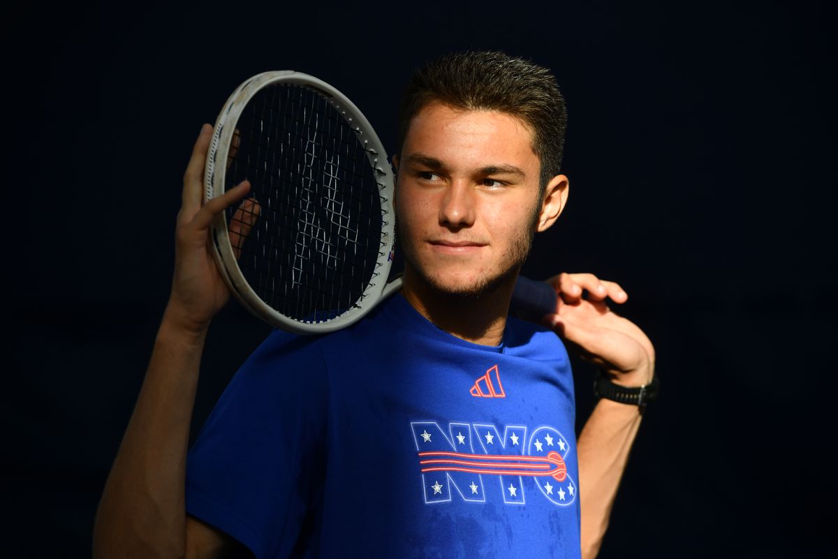 „Voi fi numărul 1 ATP!” » Povestea fascinantă a lui Luca Preda, uriașul de 2,01 metri aflat în Top 5 mondial al juniorilor: „Mama m-a dus la tenis fiindcă eram îngrozitor de enervant în casă”