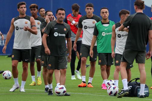 Sergino Dest (maiou verde) n-a vut o relație bună cu Xavi la Barcelona / Foto: Imago