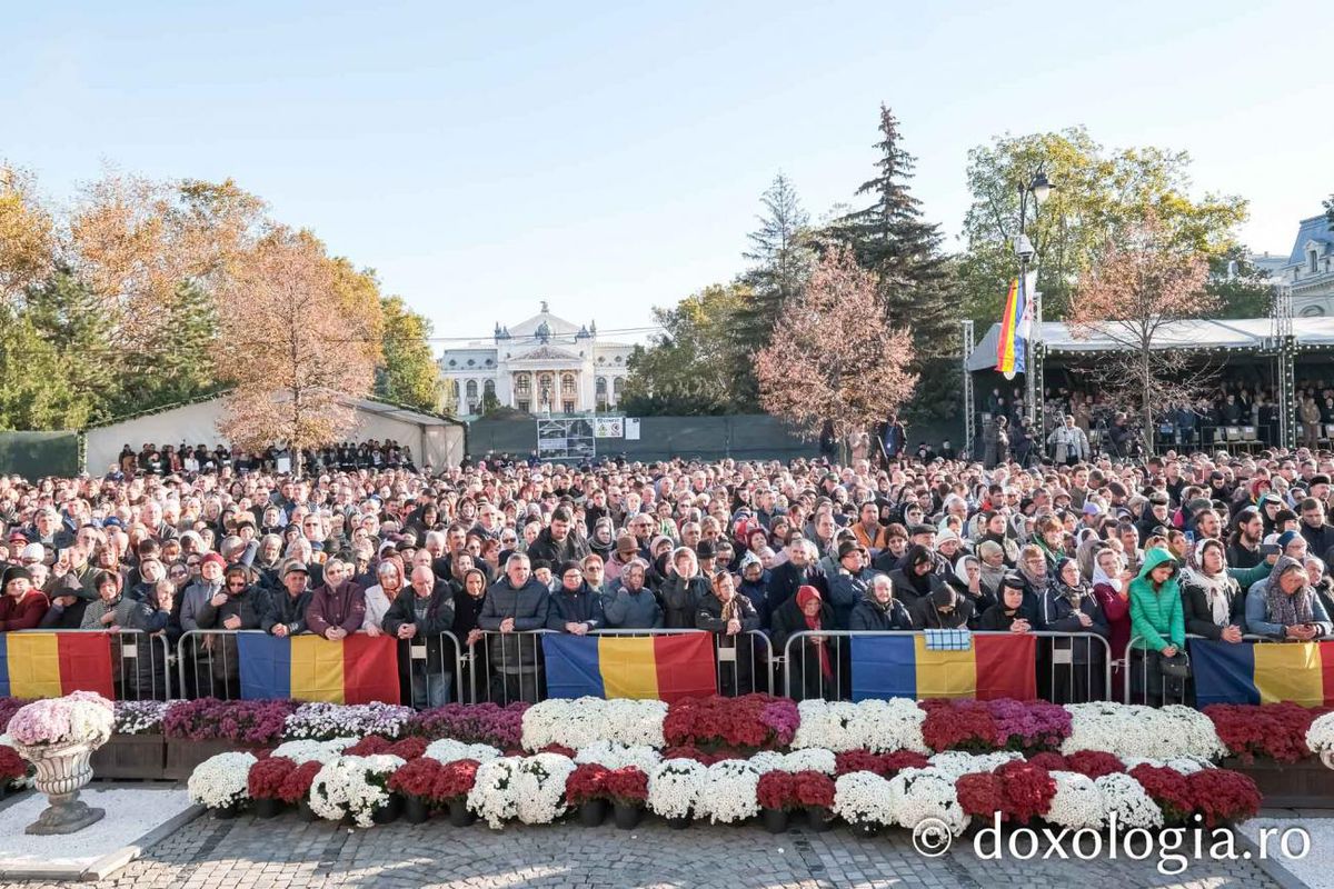 Gigi Becali a ajuns la pelerinajul Sfintei Cuvioase Parascheva de la Iași » Patronul FCSB, braț la braț cu George Simion + liderii politici sunt prezenți