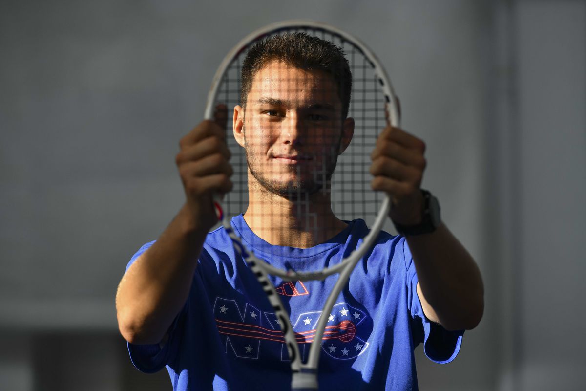 „Voi fi numărul 1 ATP!” » Povestea fascinantă a lui Luca Preda, uriașul de 2,01 metri aflat în Top 5 mondial al juniorilor: „Mama m-a dus la tenis fiindcă eram îngrozitor de enervant în casă”