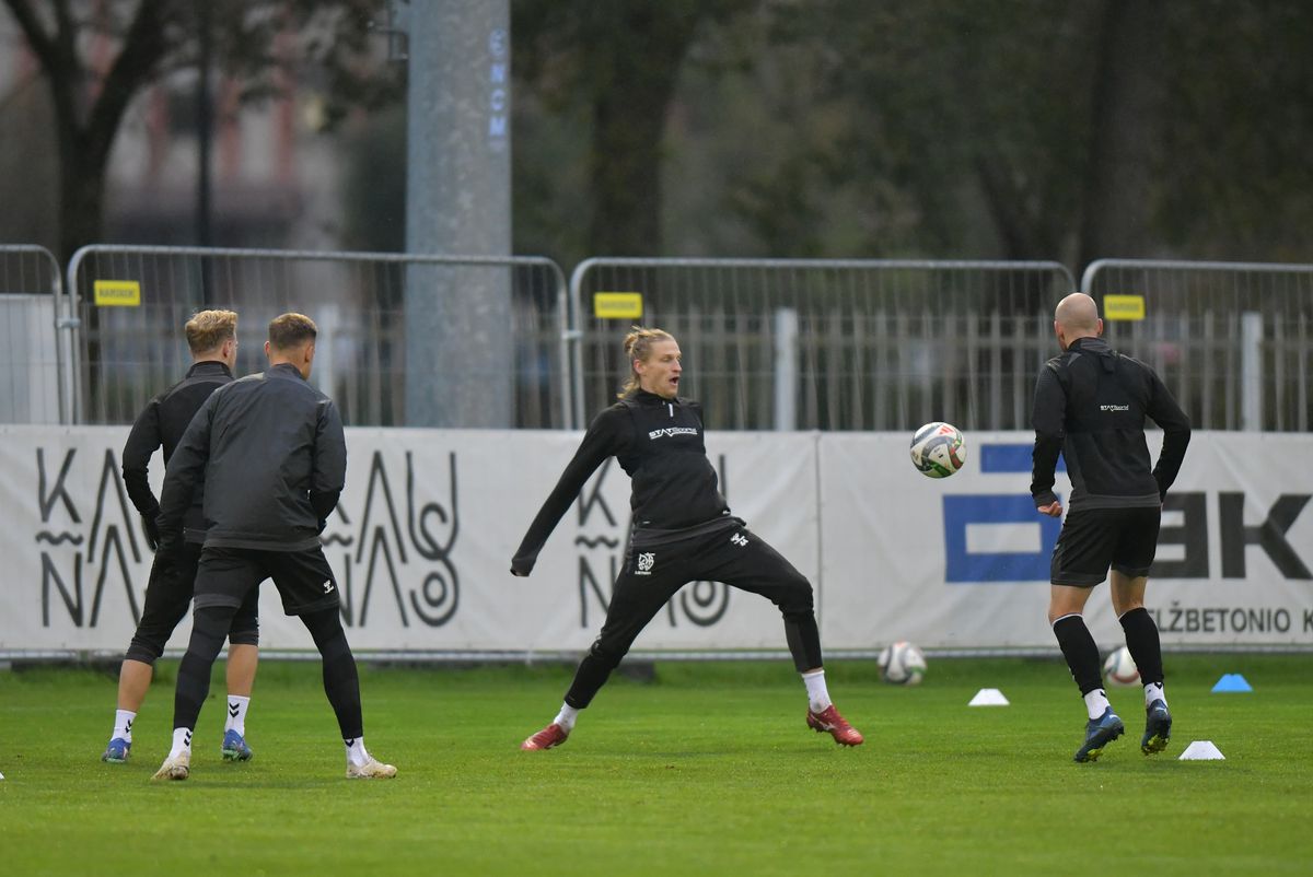 Selecționerul Lituaniei ne-a „înțepat”:  „Nici la București nu a fost cel mai bun teren”