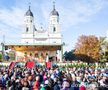 Mii de persoane, la Sfânta Liturghie oficiată la Iaşi de hramul Sfintei Cuvioase Parascheva. FOTO: Basilica