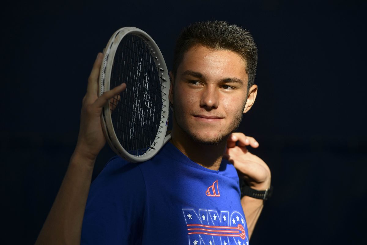 „Voi fi numărul 1 ATP!” » Povestea fascinantă a lui Luca Preda, uriașul de 2,01 metri aflat în Top 5 mondial al juniorilor: „Mama m-a dus la tenis fiindcă eram îngrozitor de enervant în casă”