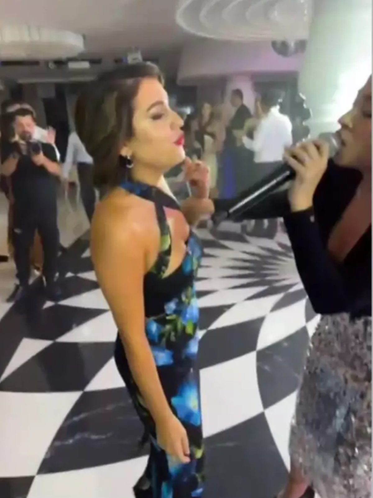 Soția româncă a miliardarului Piero Ferrari, apariție la TV într-o ținută de 500 de lei: „Rochia este de pe AliExpress”