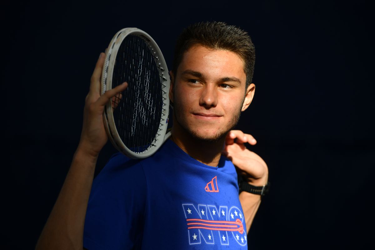 „Voi fi numărul 1 ATP!” » Povestea fascinantă a lui Luca Preda, uriașul de 2,01 metri aflat în Top 5 mondial al juniorilor: „Mama m-a dus la tenis fiindcă eram îngrozitor de enervant în casă”