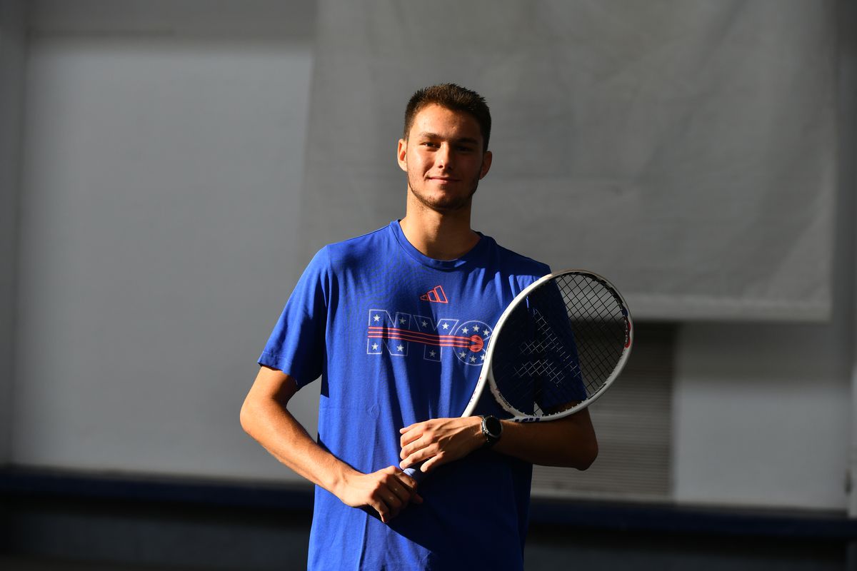 „Voi fi numărul 1 ATP!” » Povestea fascinantă a lui Luca Preda, uriașul de 2,01 metri aflat în Top 5 mondial al juniorilor: „Mama m-a dus la tenis fiindcă eram îngrozitor de enervant în casă”