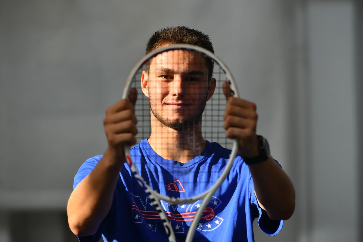 „Voi fi numărul 1 ATP!” » Povestea fascinantă a lui Luca Preda, uriașul de 2,01 metri aflat în Top 5 mondial al juniorilor: „Mama m-a dus la tenis fiindcă eram îngrozitor de enervant în casă”