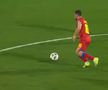 Gol de la jumătatea terenului în Andorra - Serbia