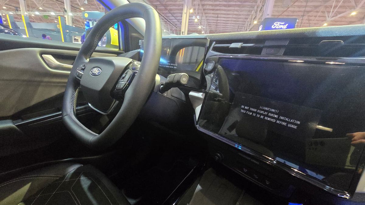 Prima mașină electrică 100% românească este mai ieftină decât Dacia Duster » Bateriile sunt fabricate la Craiova!