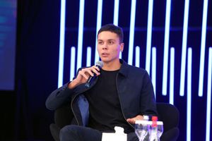 „Victoria e o senzație ce dă dependență” » David Popovici, mesaj motivațional pe o scenă din Dubai: „Nu așteptați momentul perfect, săriți”