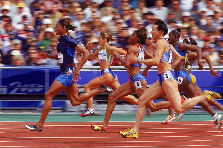 Marion Jones în acțiune în anii 2000 FOTO Guliver/GettyImages „Cine sunt? Căutați pe Google” » A provocat cel mai mare scandal din istoria atletismului, acum și-a schimbat radical viața: „Nu mi-am asumat adevărata identitate”