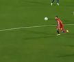 Gol de la jumătatea terenului în Andorra - Serbia