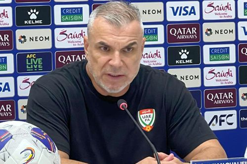 Cosmin Olăroiu (56 de ani), selecționerul naționalei din Emiratele Arabe Unite, a oferit o reacție-fulger, imediat după ce echipa lui a fost învinsă de Qatar cu scorul de 1-2, ratând calificarea directă la Cupa Mondială din 2026.