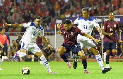 Scandal în preliminarii: NOUĂ polițiști au intrat în vestiar să aresteze fotbalistul!