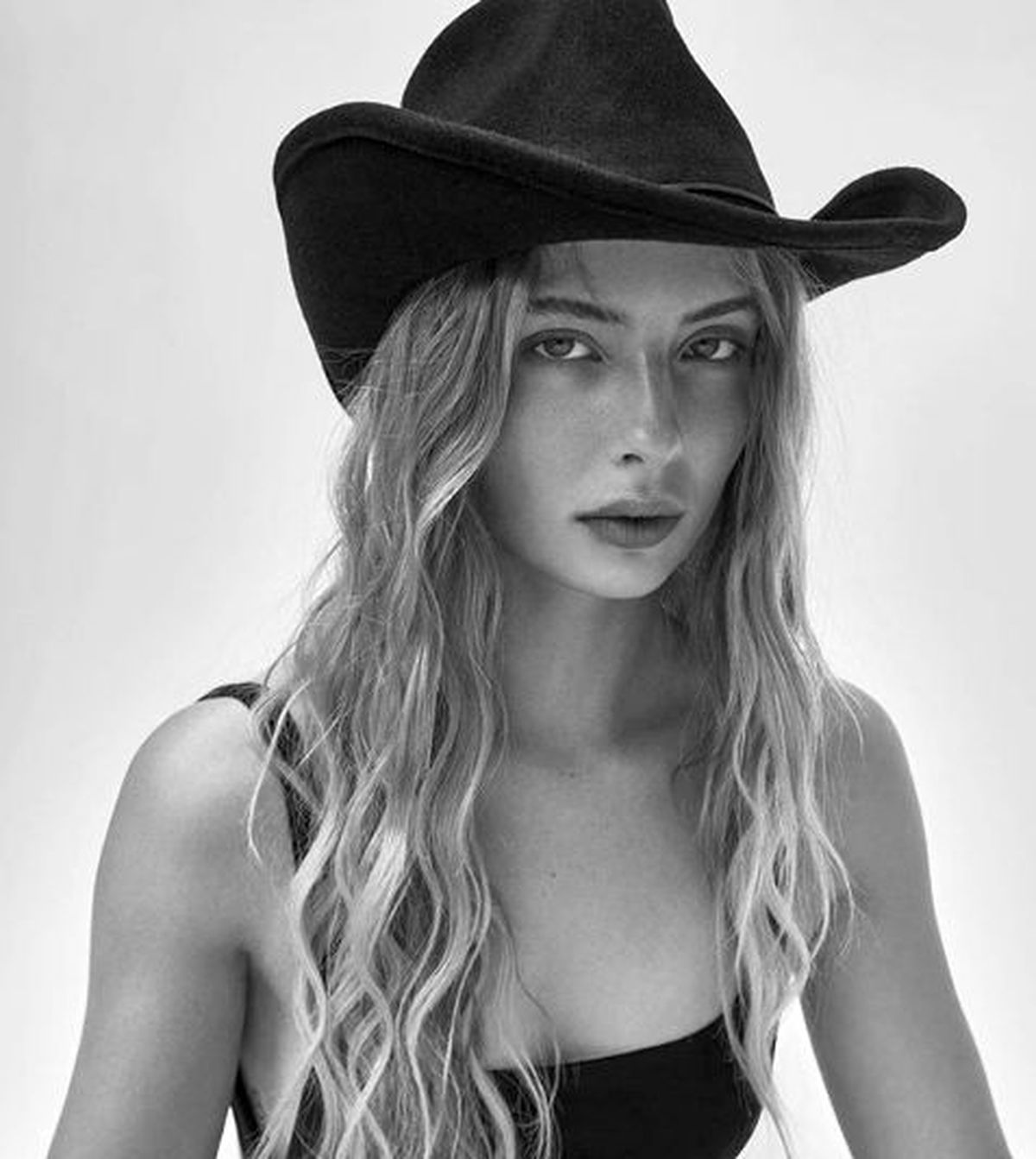 GALERIE FOTO Patrice Evra și-a părăsit soția pentru un model danez de 25 de ani » Fosta soție e dezgustată: „Un șobolan infect”