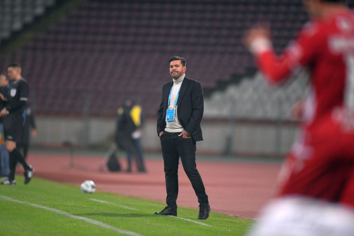 EXCLUSIV Îl vor pe Mulțescu la Dinamo, dar antrenorul a produs stupoare ultima oară: a băgat 13 jucători în primul „11”! » „Mister, ce fotbal e ăsta?!”