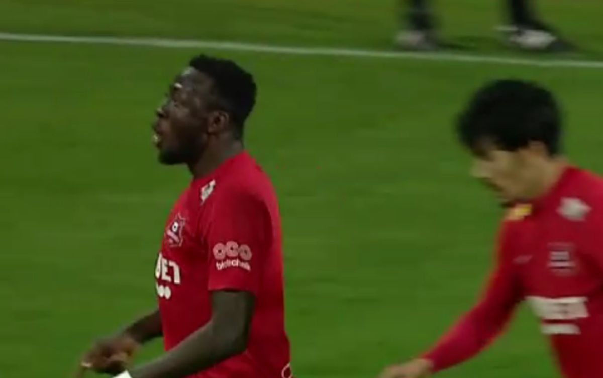 Îmbrânceli între colegi în partida FC Botoșani - Hermannstadt