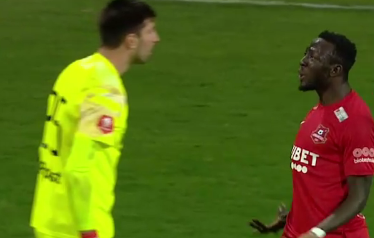 Îmbrânceli între colegi în partida FC Botoșani - Hermannstadt