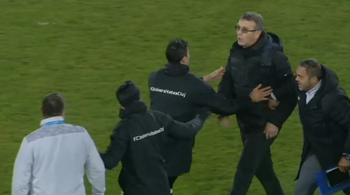 Imagini incredibile: Eugen Neagoe a sărit la Marius Croitoru pe teren! De la ce ar fi plecat scandalul