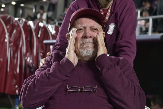 Momentul în care Ioan „Mache” Mihai a izbucnit în plâns la meciul Rapid - CFR Cluj 2-1. Foto: Cristi Preda (GSP)