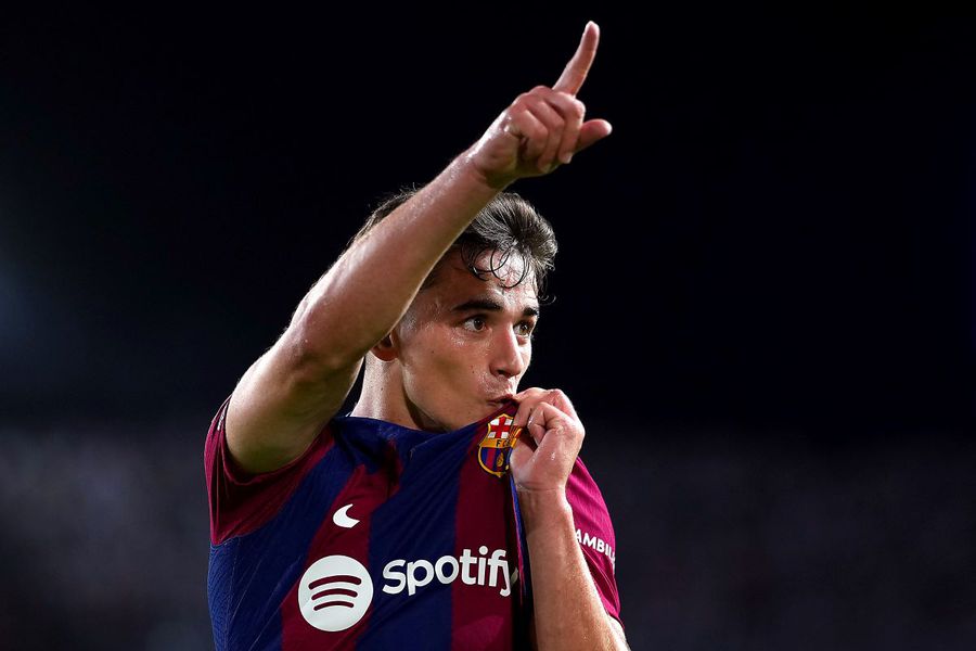 2033 – Gavi (FC Barcelona & Spania) - În plină maturitate sportivă, lider la Barcelona și Spania. Rezerva Barcelonei cu o clauză de un miliard de euro, ofertată din toate părțile: cluburile înscrise în cursa pentru a-i obține semnătura