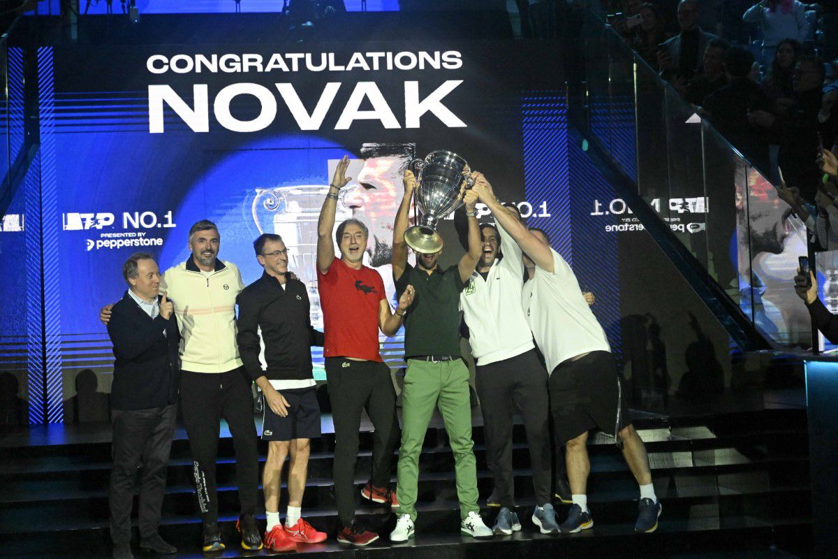 Novak Djokovic a primit trofeul pentru locul 1 ATP