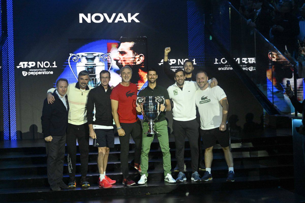Novak Djokovic a primit trofeul pentru locul 1 ATP