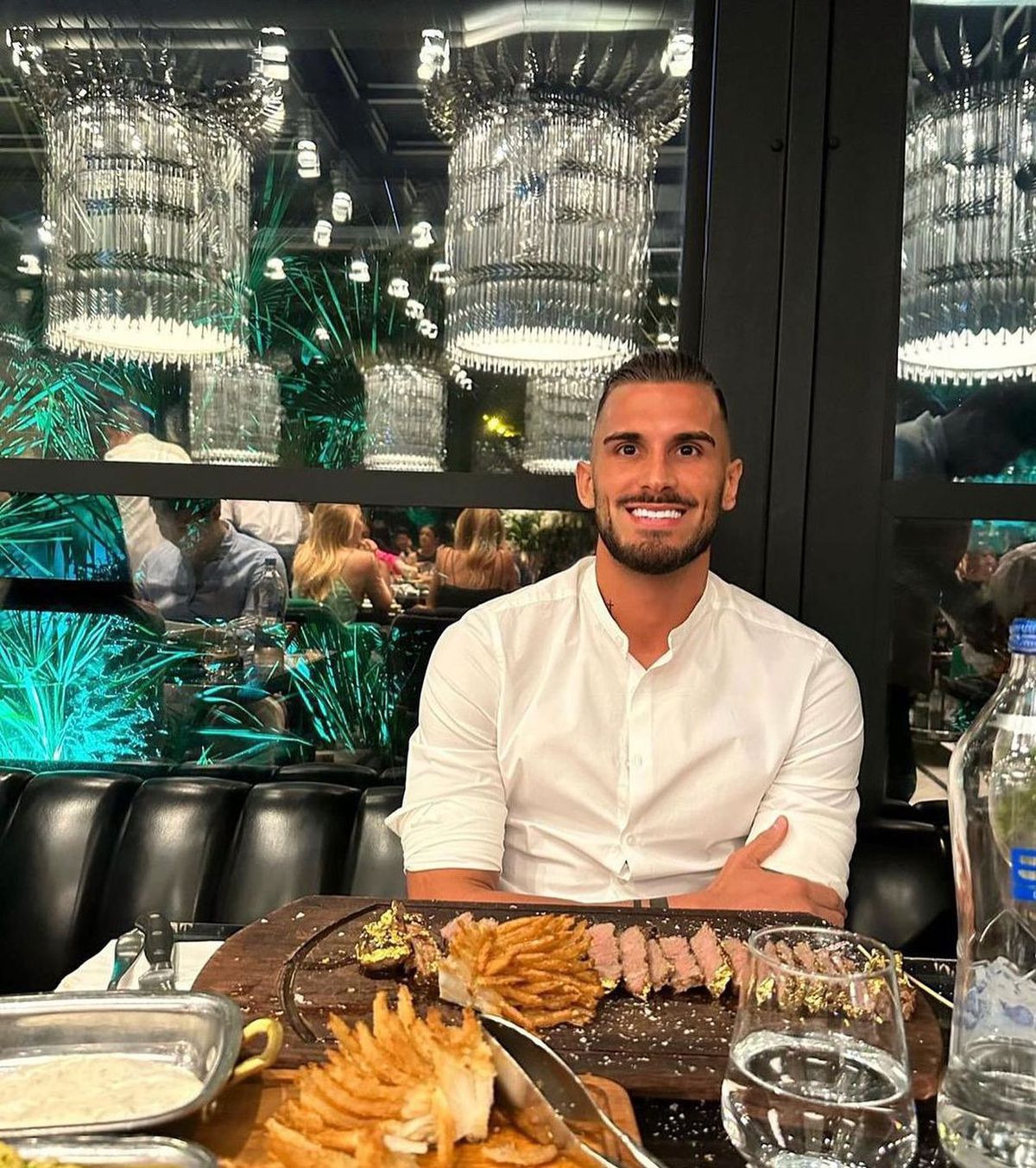 De nerecunoscut! A scris istorie în Superligă, acum trăiește luxul din Dubai » Limuzină și piscină de 5 stele între zgârie-nori