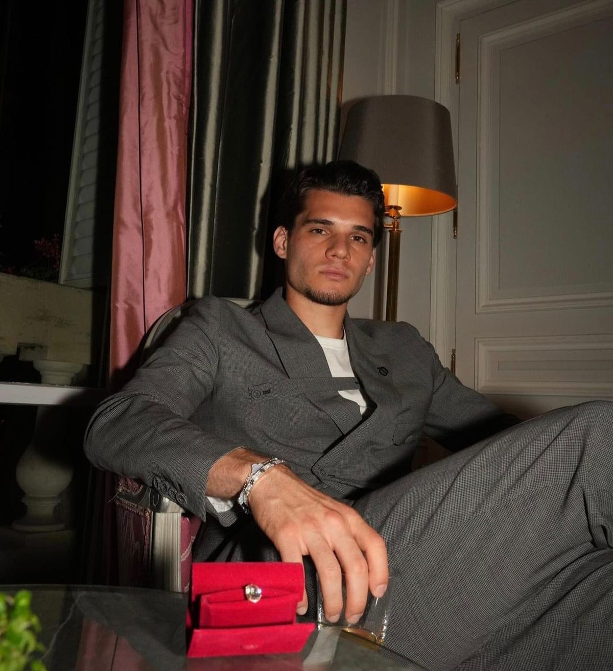 Ianis Hagi, actor sau fotbalist? » Apariția lui la Mogoșoaia a stârnit reacții împărțite: „Hai înapoi!” și „Suntem o nație de ratați!”