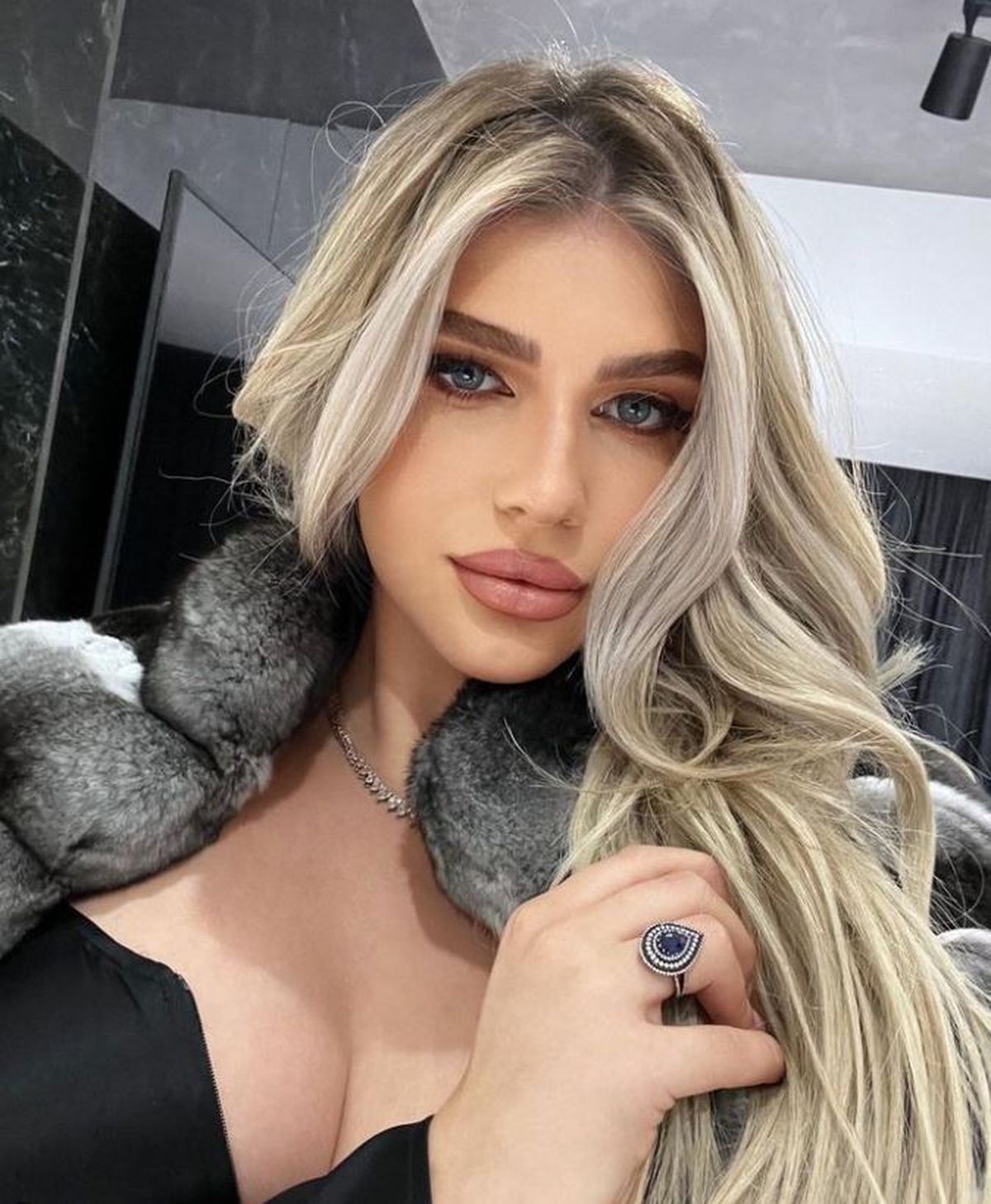 FOTO Logodnica lui Dorin Rotariu a făcut senzație la petrecerea clubului Astana » Floris Ariana a apărut în cea mai scurtă și mulată rochie