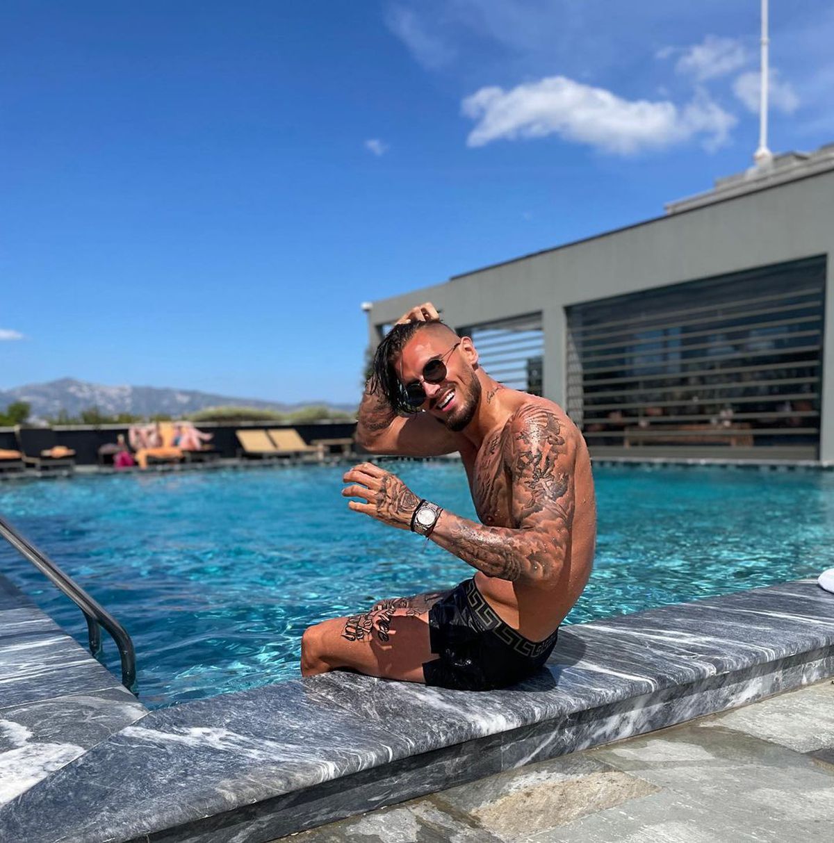 De nerecunoscut! A scris istorie în Superligă, acum trăiește luxul din Dubai » Limuzină și piscină de 5 stele între zgârie-nori