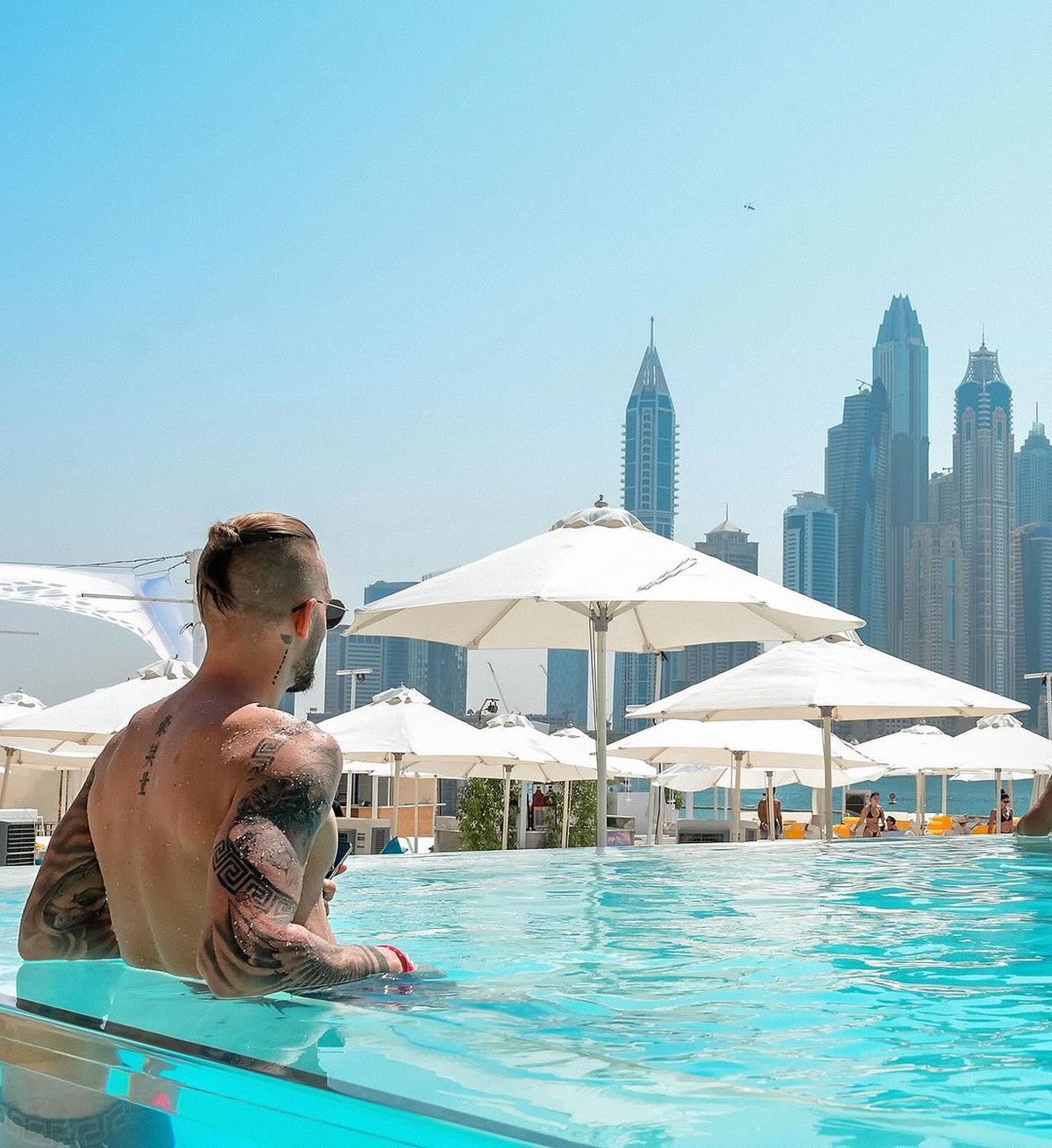 De nerecunoscut! A scris istorie în Superligă, acum trăiește luxul din Dubai » Limuzină și piscină de 5 stele între zgârie-nori