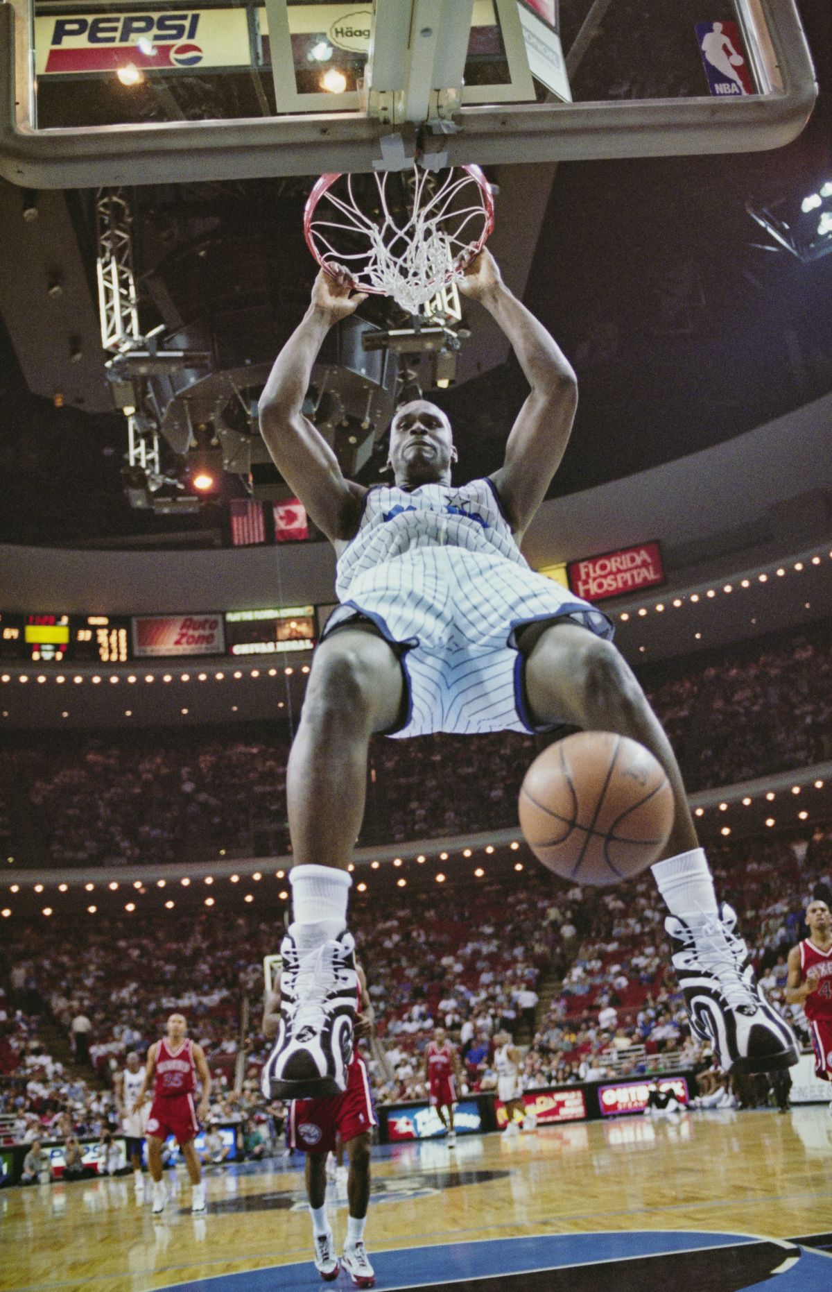 Marele Shaquille O'Neal i-a lăsat mască: „Vă jur, asta mi se întâmplă când ajung lângă o gorilă!” » A sunat un specialist în direct pentru că nu îl credea nimeni