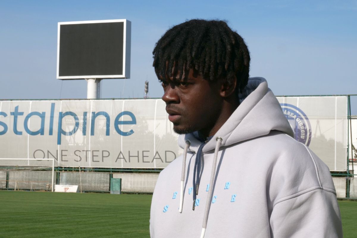 „M-au abandonat, am rămas singur” » Drama trăită de un fotbalist străin în România: „Am dormit pe străzi, n-aveam ce mânca. Acest club m-a salvat!”